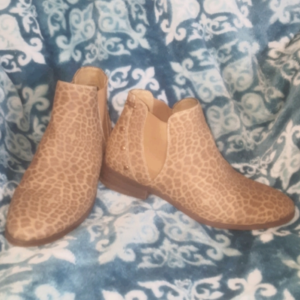 ROXY leopard print booties size10